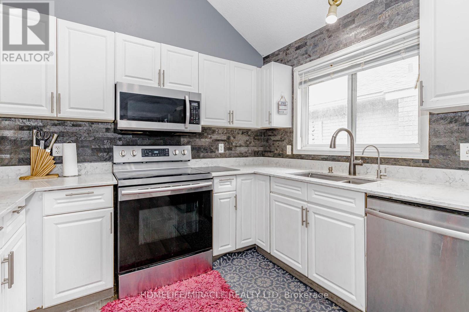 125 Hawkins Drive, Cambridge, ON - Indoor Photo Showing Kitchen With Double Sink
