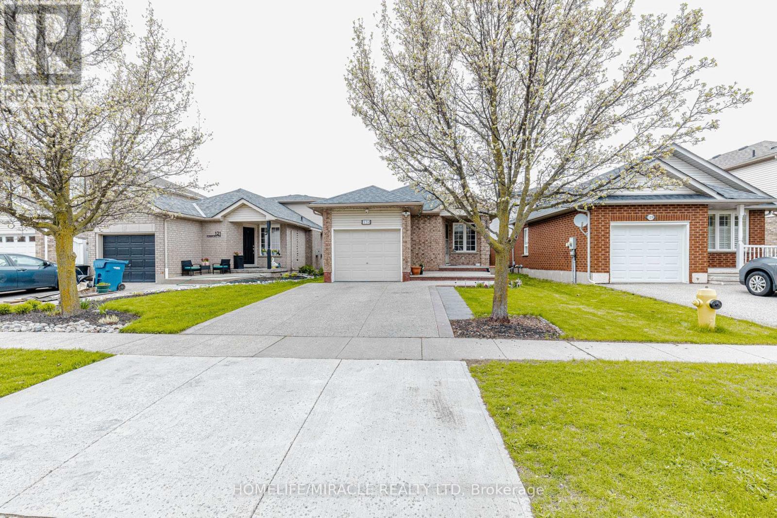 125 Hawkins Drive, Cambridge, ON - Outdoor With Facade