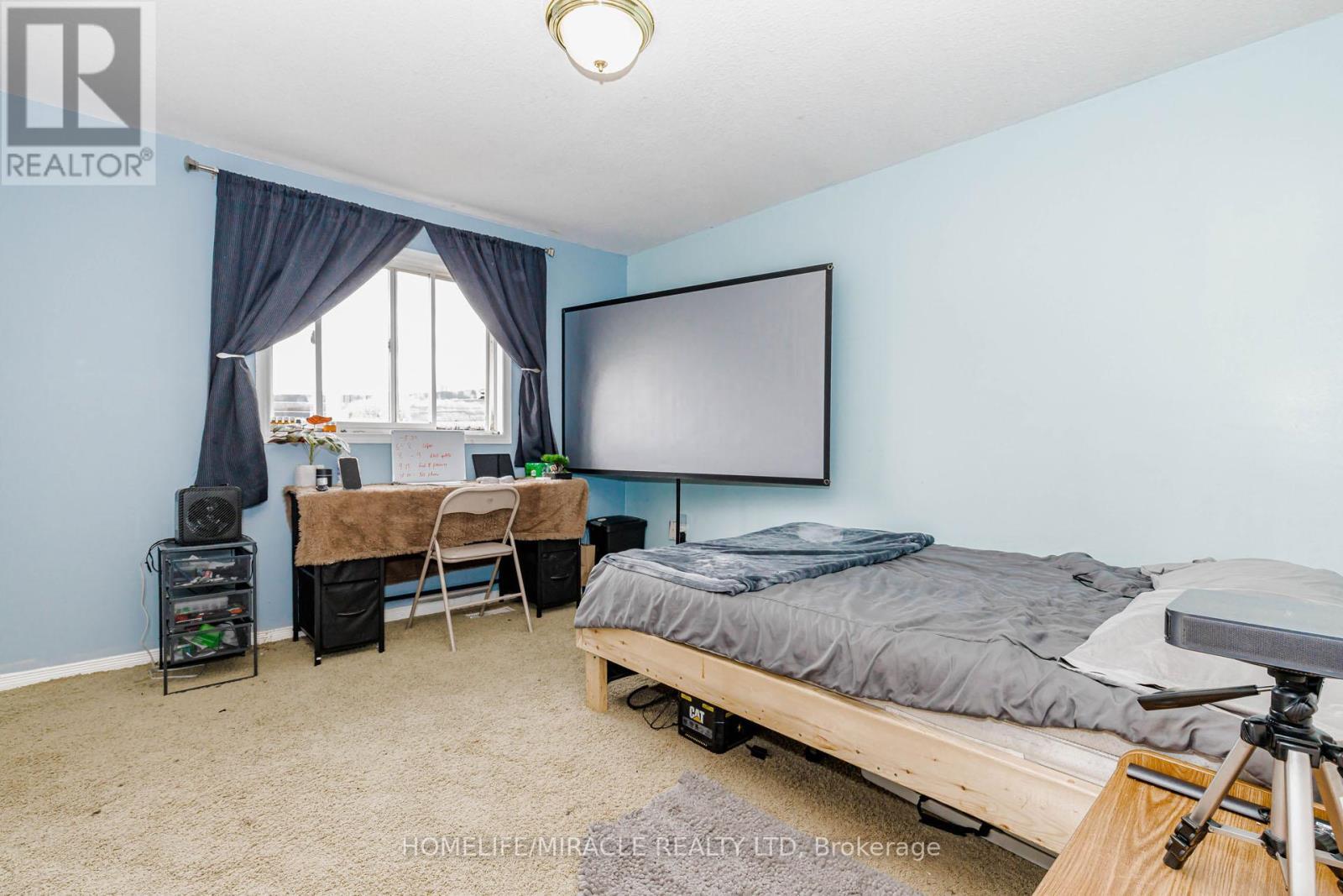 125 Hawkins Drive, Cambridge, ON - Indoor Photo Showing Bedroom