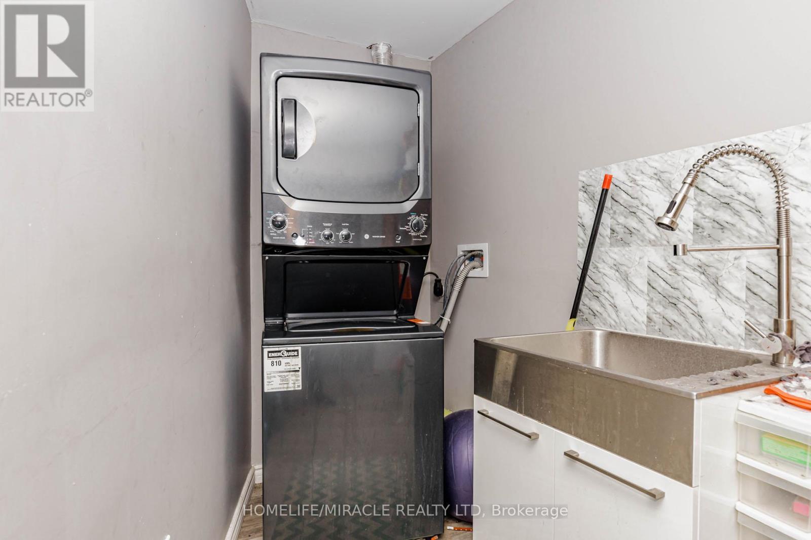 125 Hawkins Drive, Cambridge, ON - Indoor Photo Showing Laundry Room