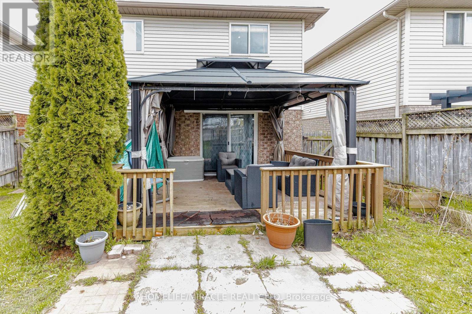 125 Hawkins Drive, Cambridge, ON - Outdoor With Deck Patio Veranda With Exterior