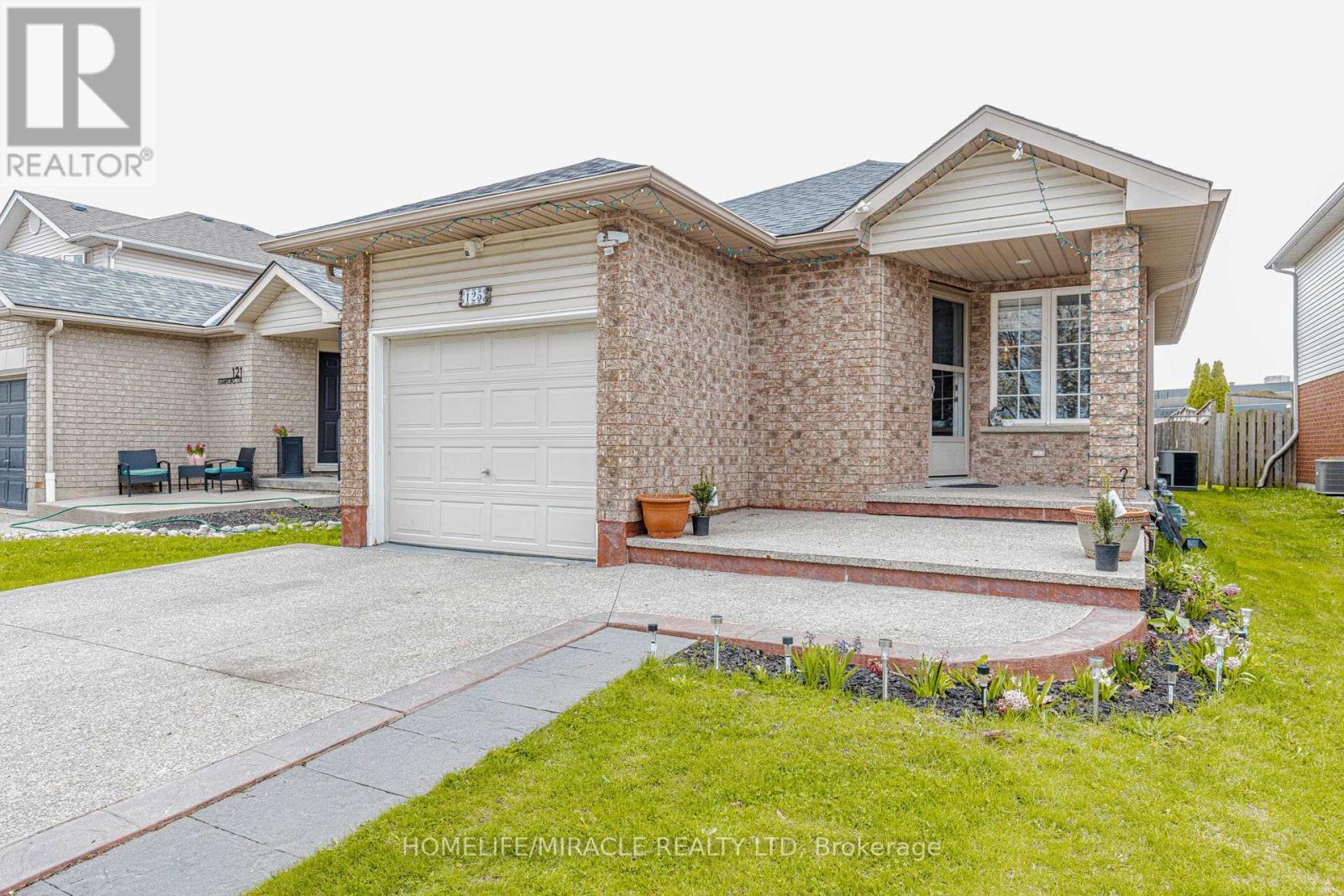 125 Hawkins Drive, Cambridge, ON - Outdoor