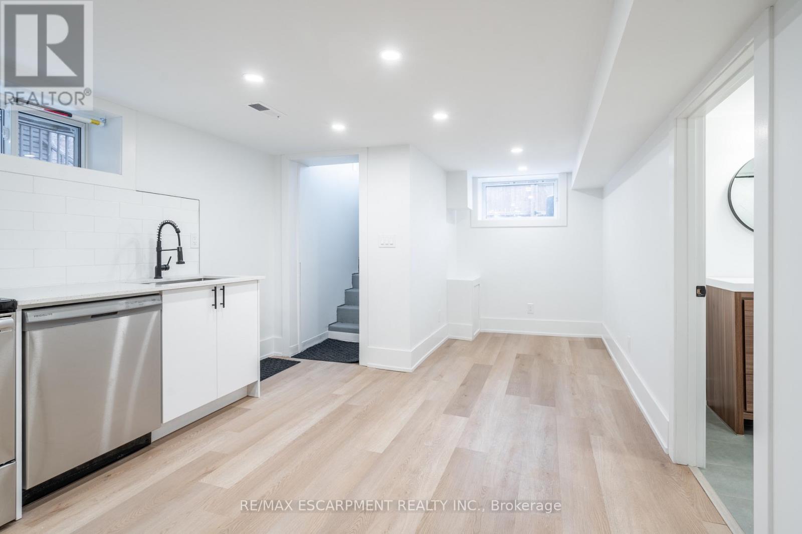 204 Balsam Avenue, Hamilton, ON - Indoor