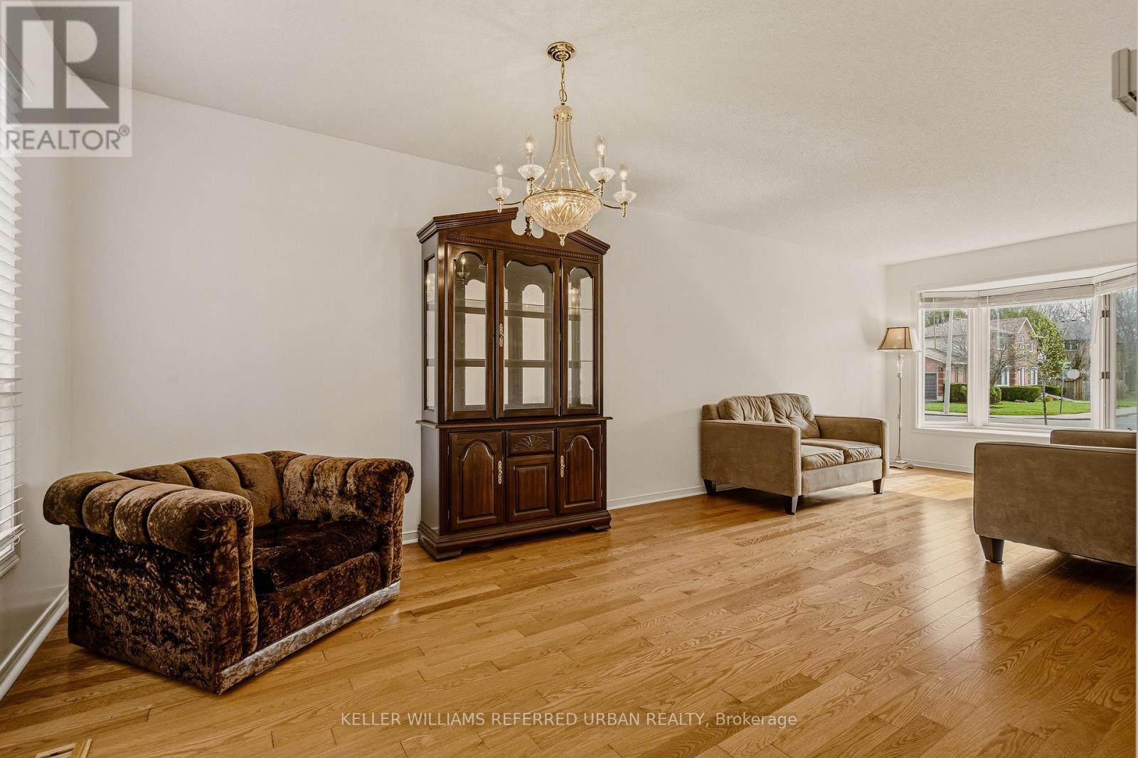 90 Lynette Drive, Hamilton, ON - Indoor Photo Showing Other Room