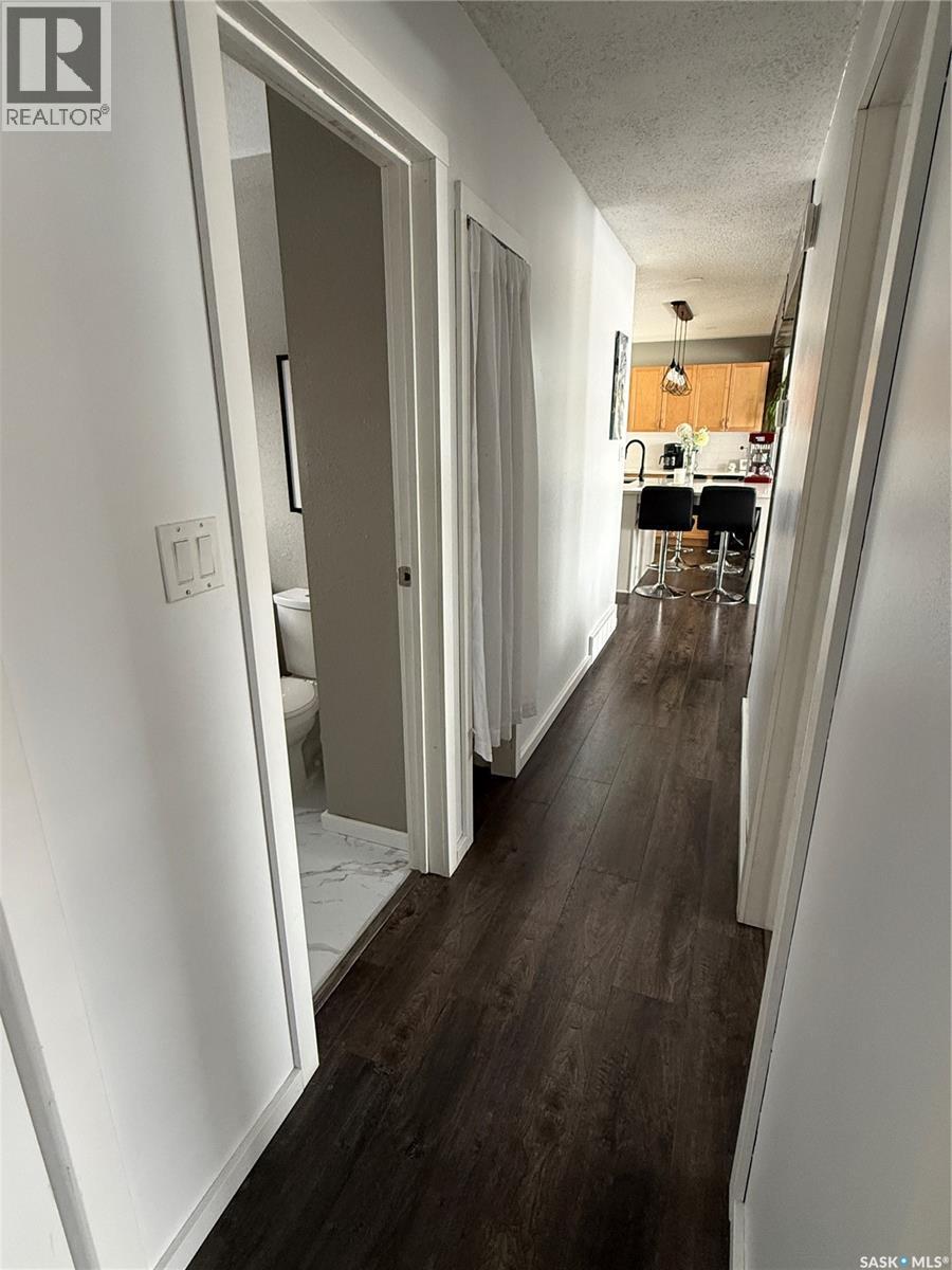 113 7Th Avenue Se, Weyburn, SK - Indoor Photo Showing Other Room