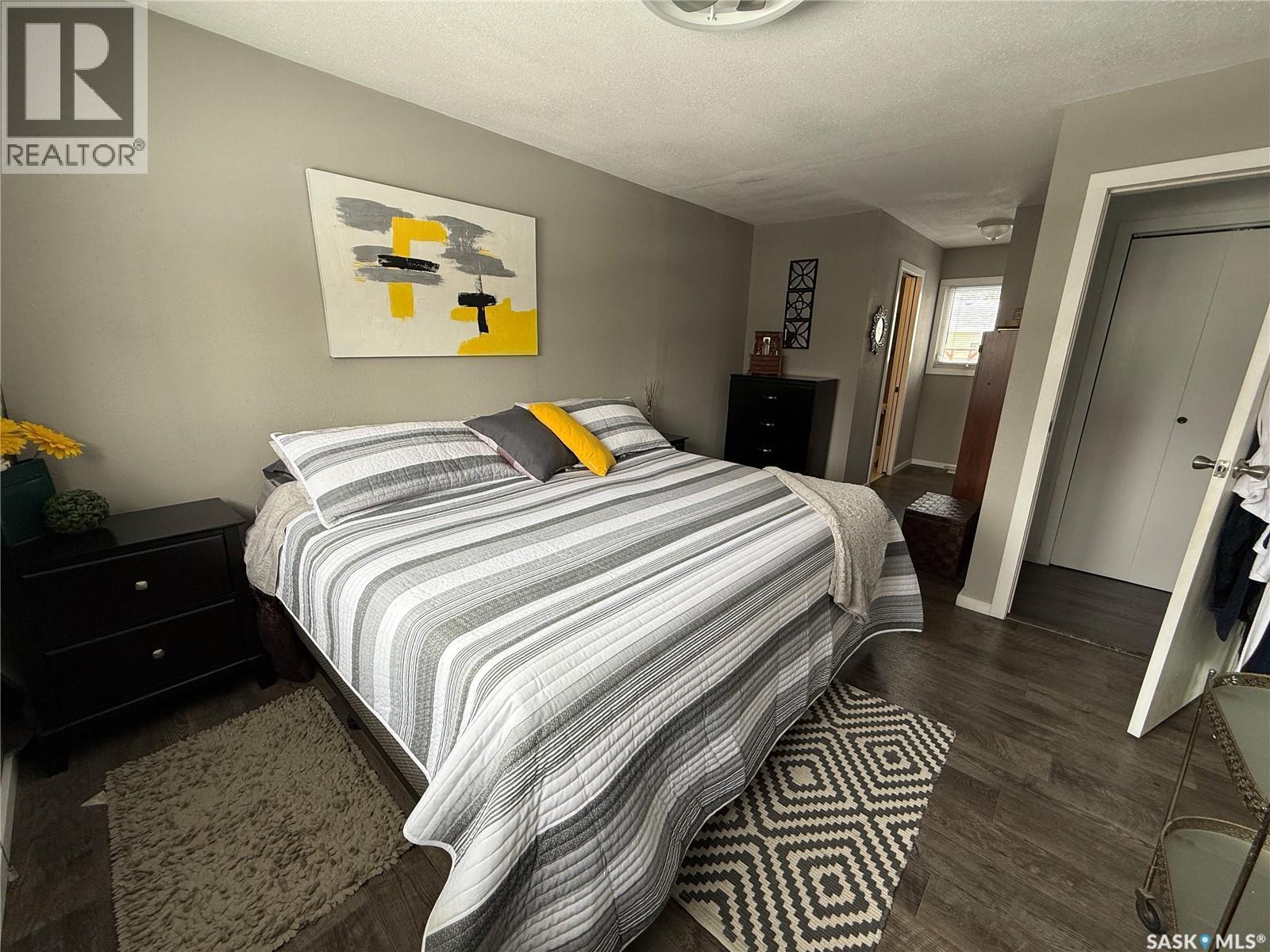 113 7Th Avenue Se, Weyburn, SK - Indoor Photo Showing Bedroom