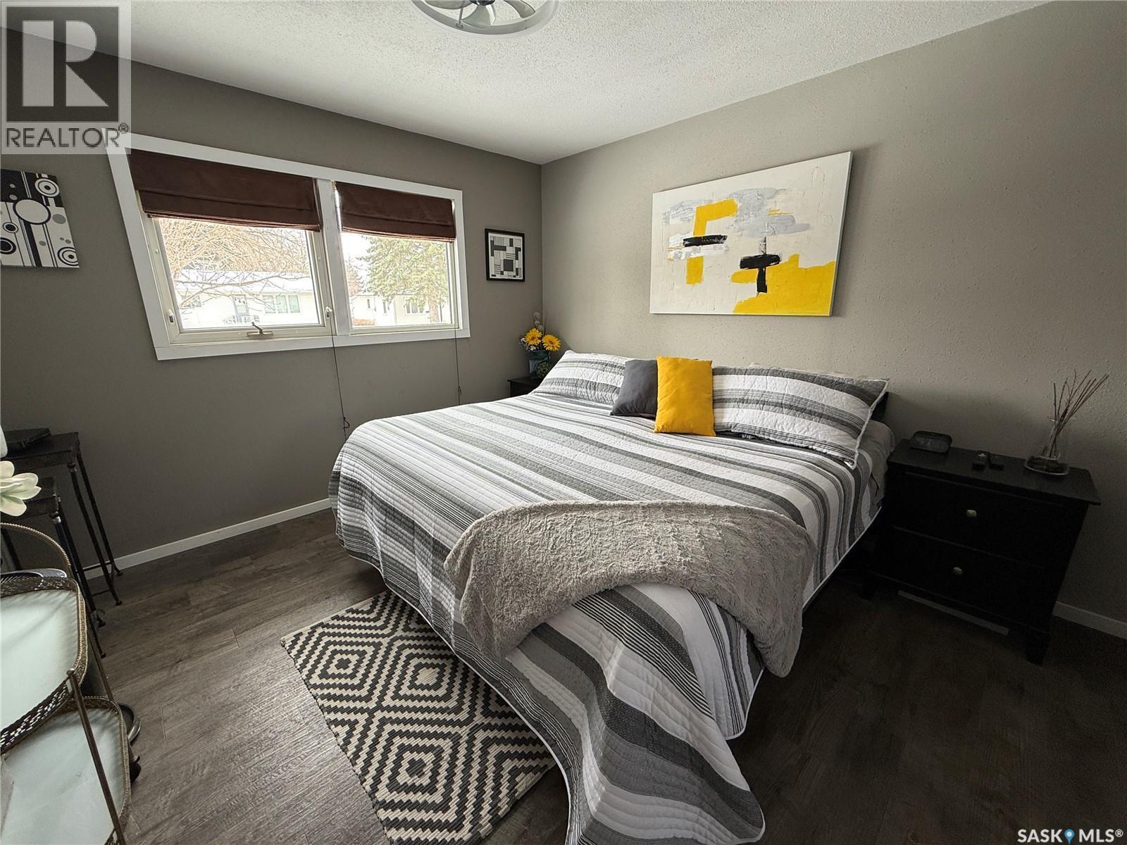 113 7Th Avenue Se, Weyburn, SK - Indoor Photo Showing Bedroom