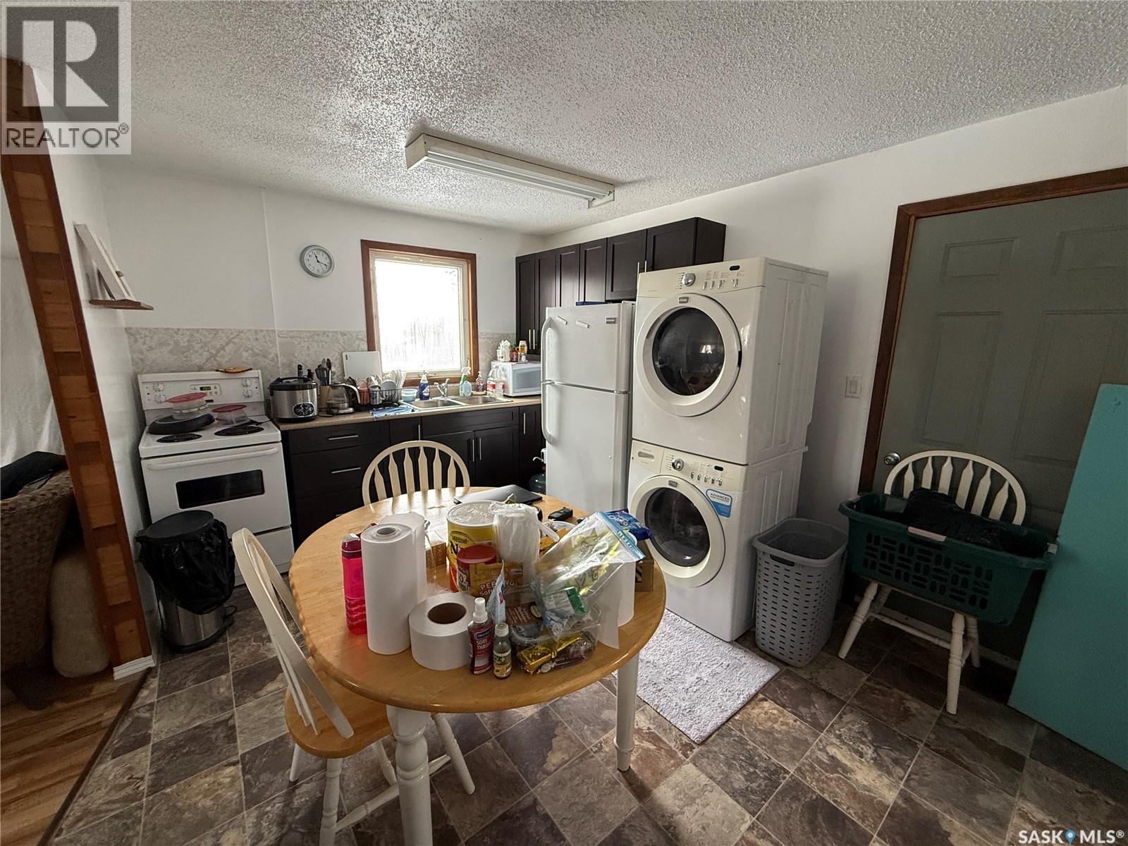 113 7Th Avenue Se, Weyburn, SK - Indoor Photo Showing Laundry Room