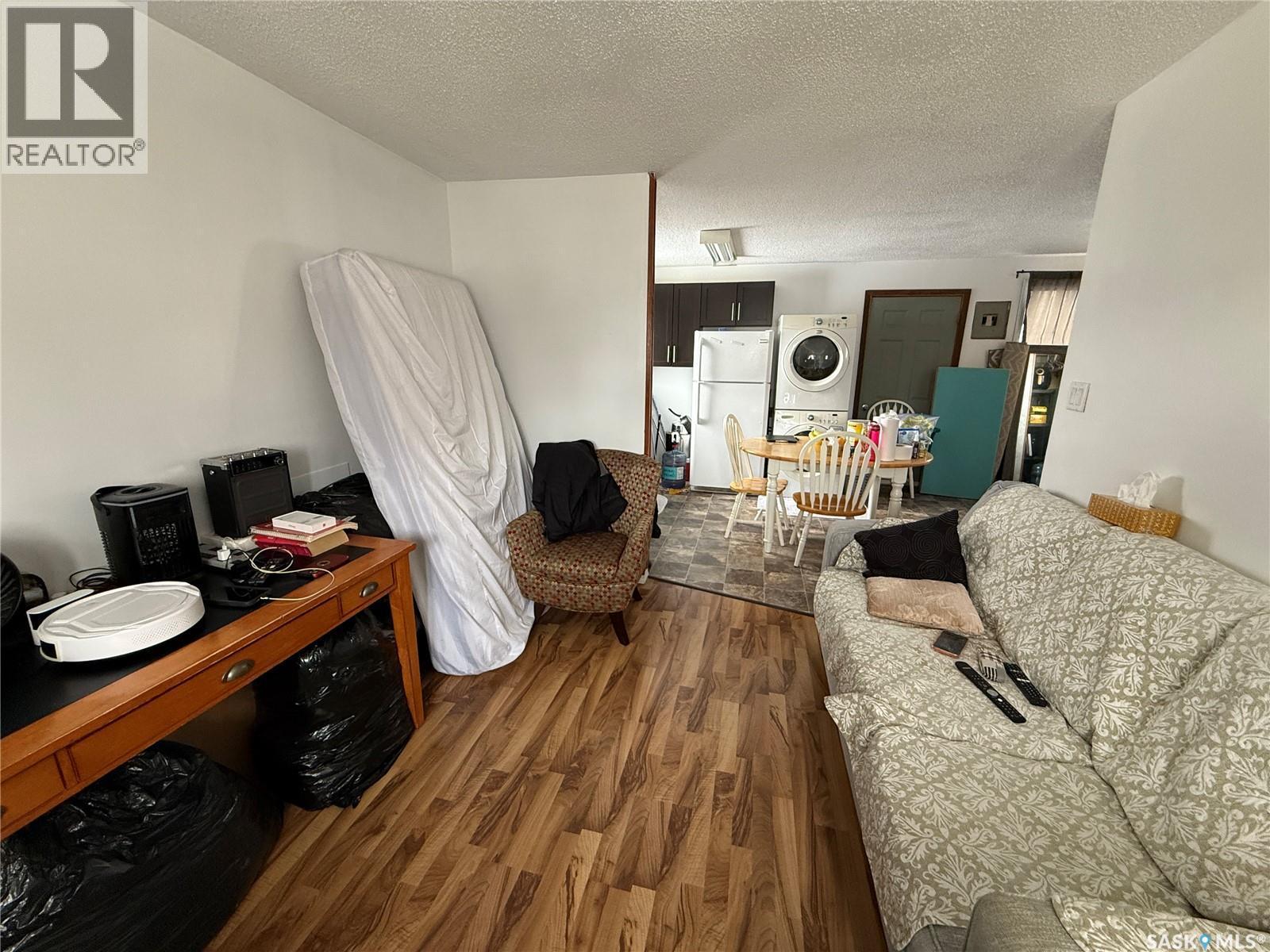 113 7Th Avenue Se, Weyburn, SK - Indoor