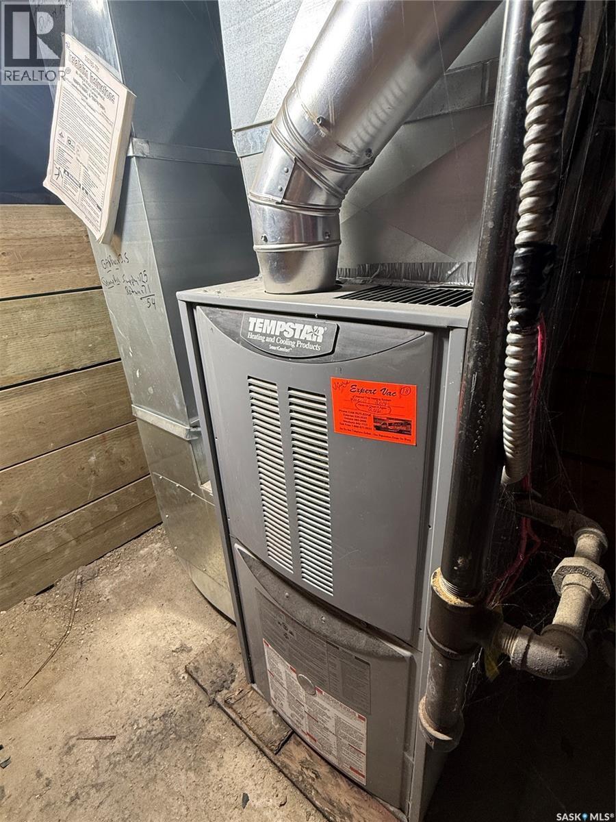 113 7Th Avenue Se, Weyburn, SK - Indoor Photo Showing Basement