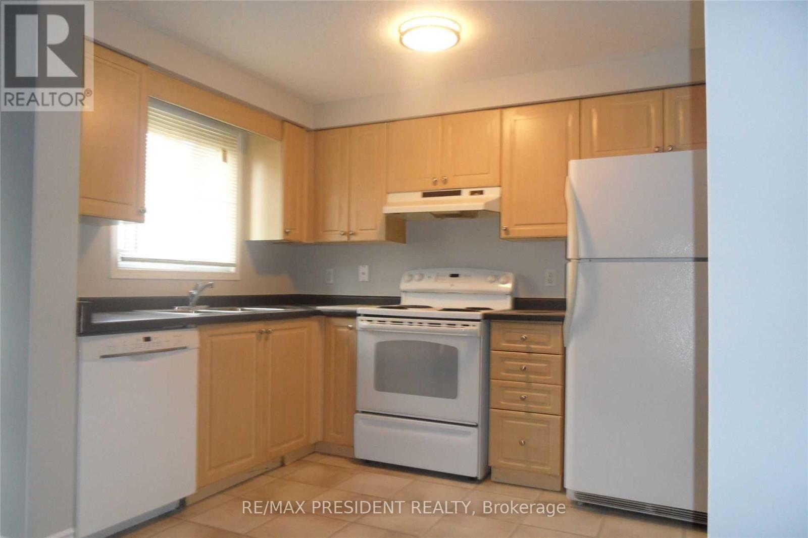 135 Activa Avenue, Kitchener, ON - Indoor Photo Showing Kitchen With Double Sink