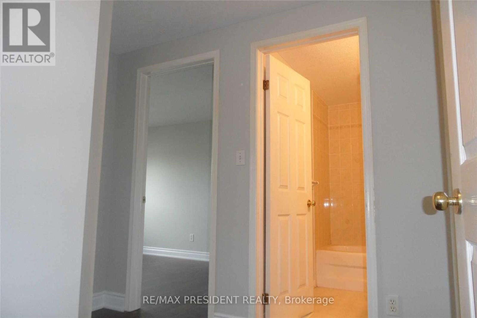 135 Activa Avenue, Kitchener, ON - Indoor Photo Showing Other Room