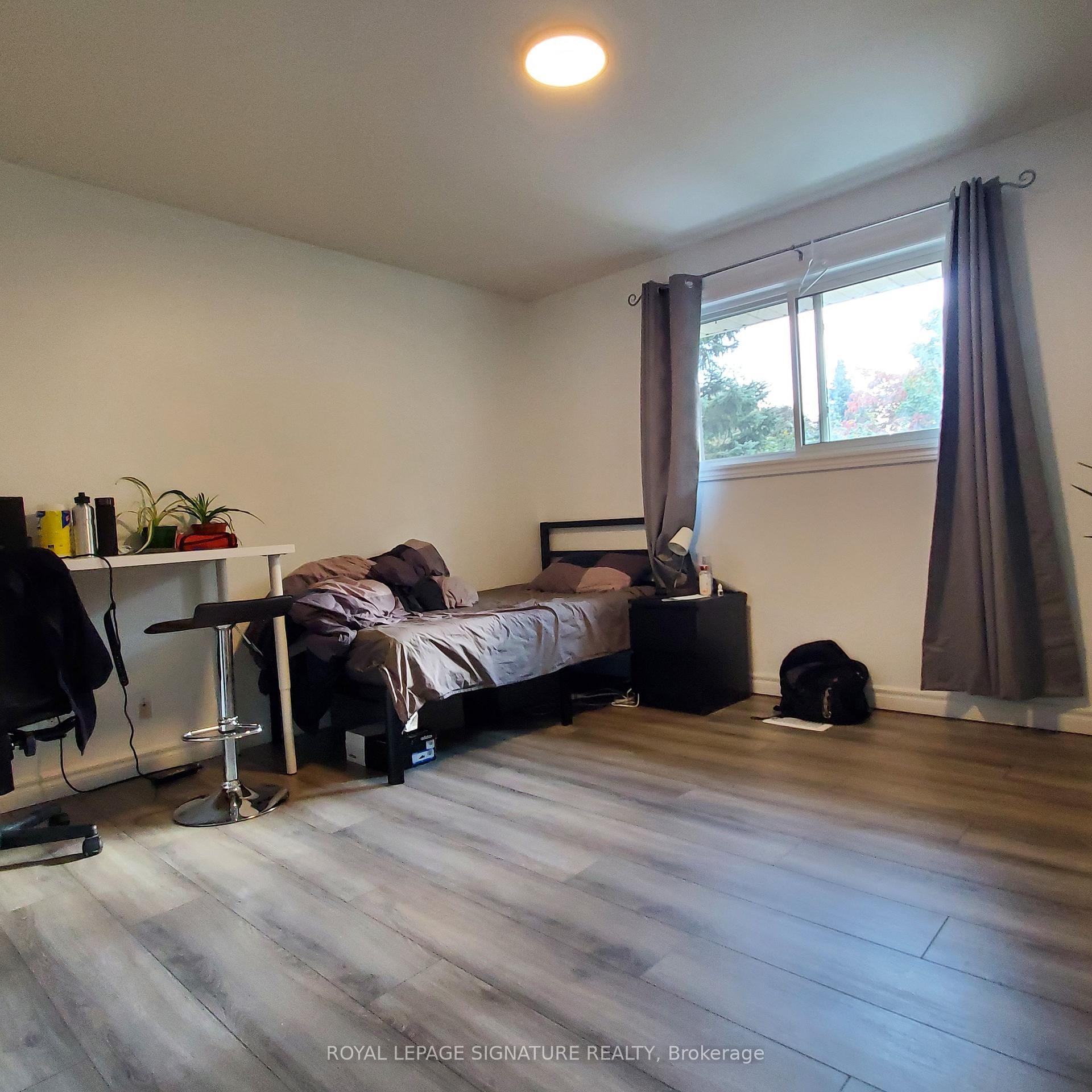 406 Tamarack Drive, Waterloo, ON - Indoor Photo Showing Bedroom