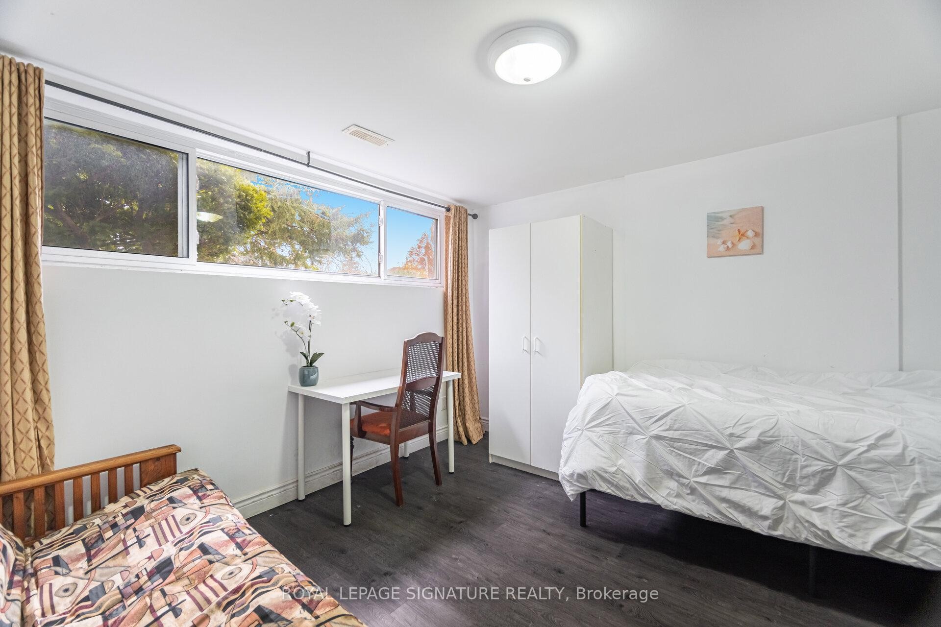 406 Tamarack Drive, Waterloo, ON - Indoor Photo Showing Bedroom