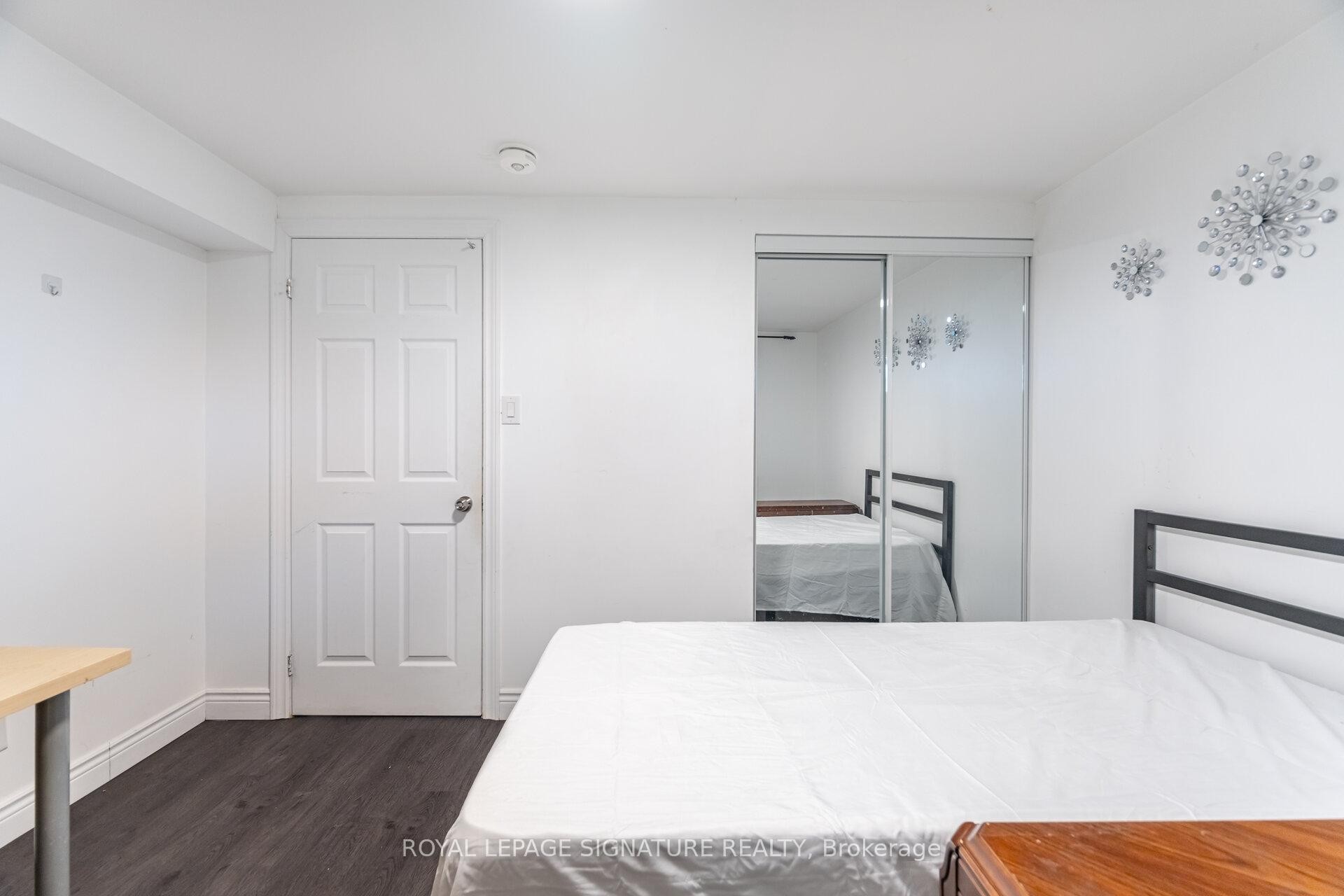 406 Tamarack Drive, Waterloo, ON - Indoor Photo Showing Bedroom