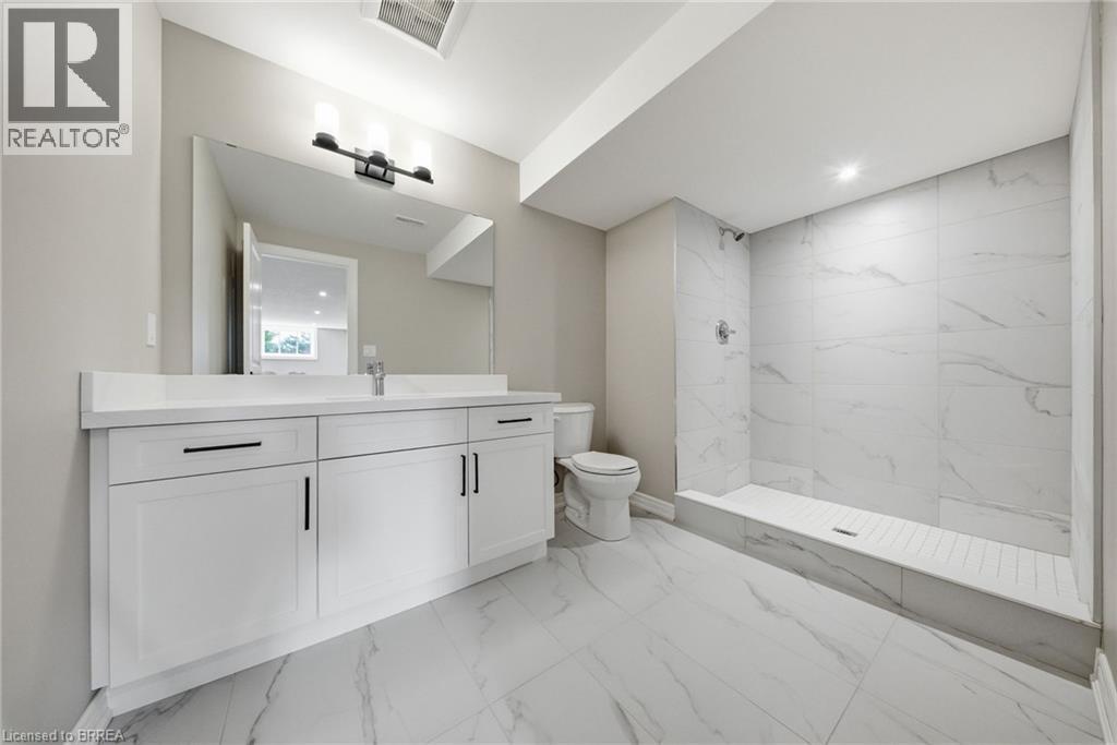 105 Craddock Boulevard, Jarvis, ON - Indoor Photo Showing Bathroom