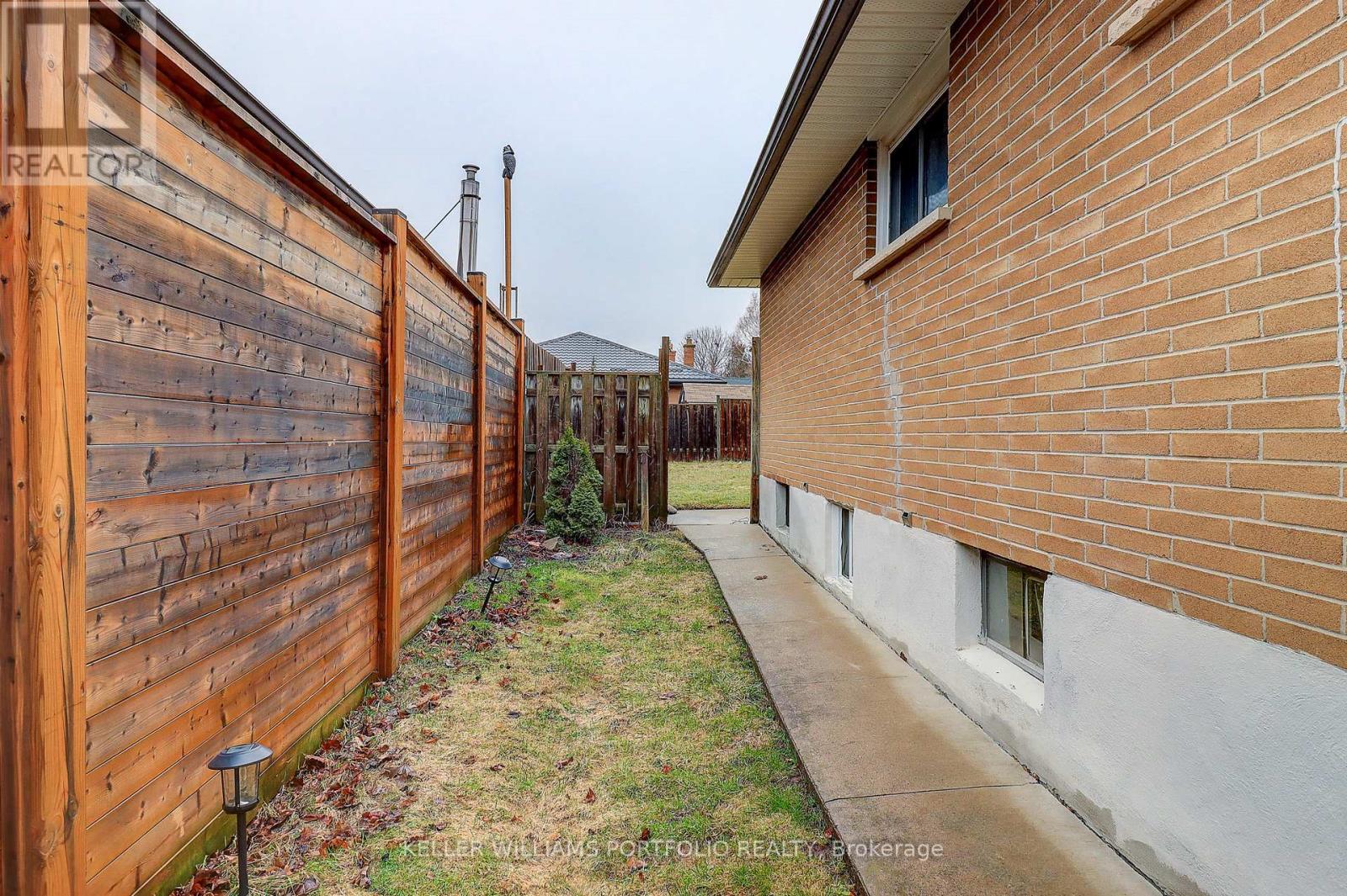 Lower Level - 962 Willowdale Avenue, Oshawa, ON - Outdoor With Exterior