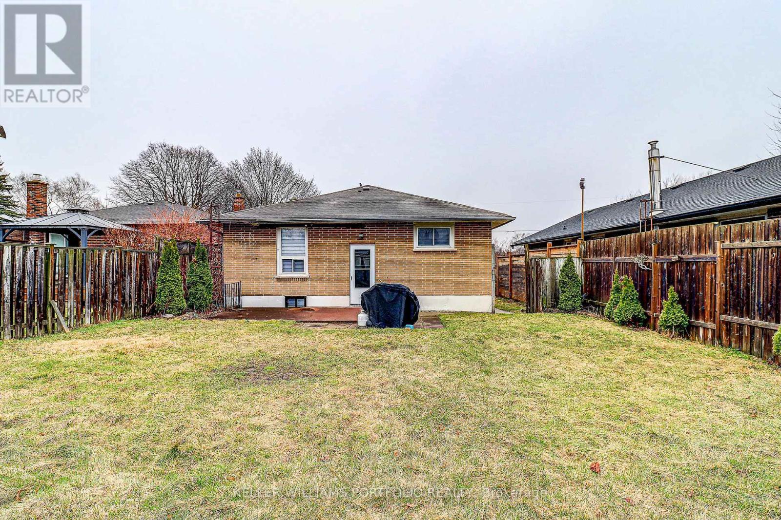 Lower Level - 962 Willowdale Avenue, Oshawa, ON - Outdoor