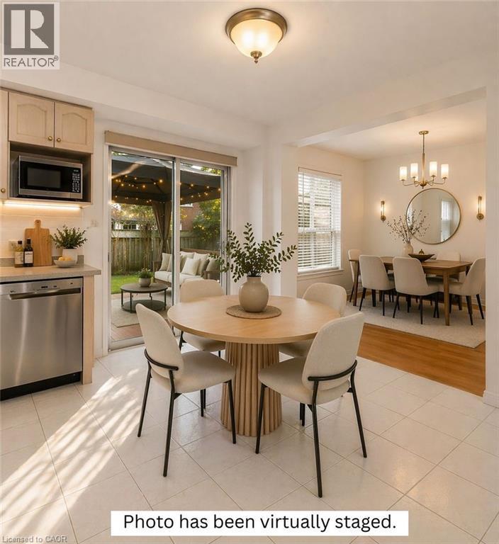90 Lynnette Drive, Hamilton, ON - Indoor Photo Showing Dining Room