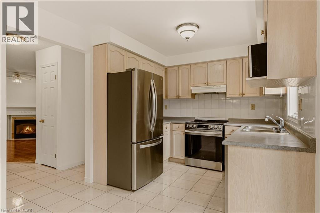 90 Lynnette Drive, Hamilton, ON - Indoor Photo Showing Kitchen With Stainless Steel Kitchen With Double Sink