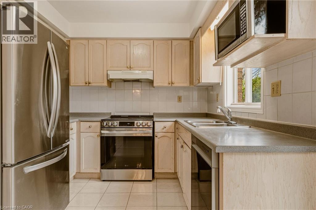 90 Lynnette Drive, Hamilton, ON - Indoor Photo Showing Kitchen With Stainless Steel Kitchen With Double Sink