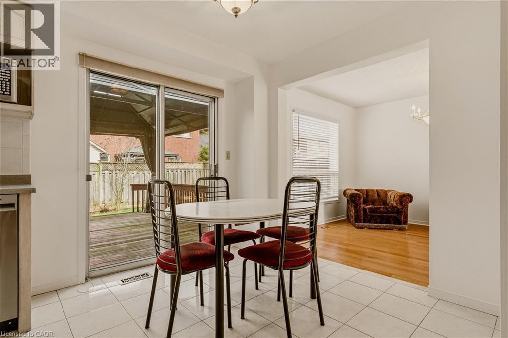 90 Lynnette Drive, Hamilton, ON - Indoor Photo Showing Dining Room