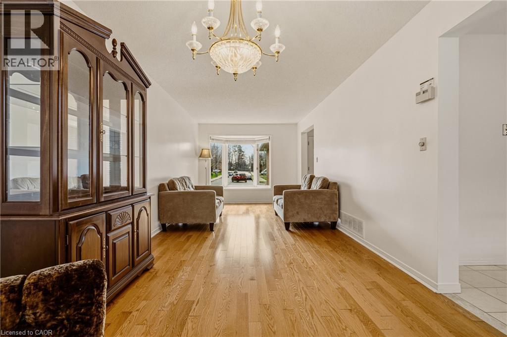 90 Lynnette Drive, Hamilton, ON - Indoor Photo Showing Other Room