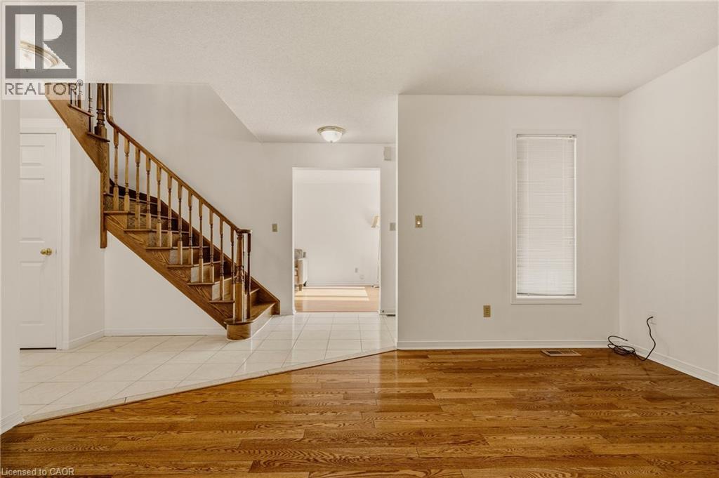 90 Lynnette Drive, Hamilton, ON - Indoor Photo Showing Other Room