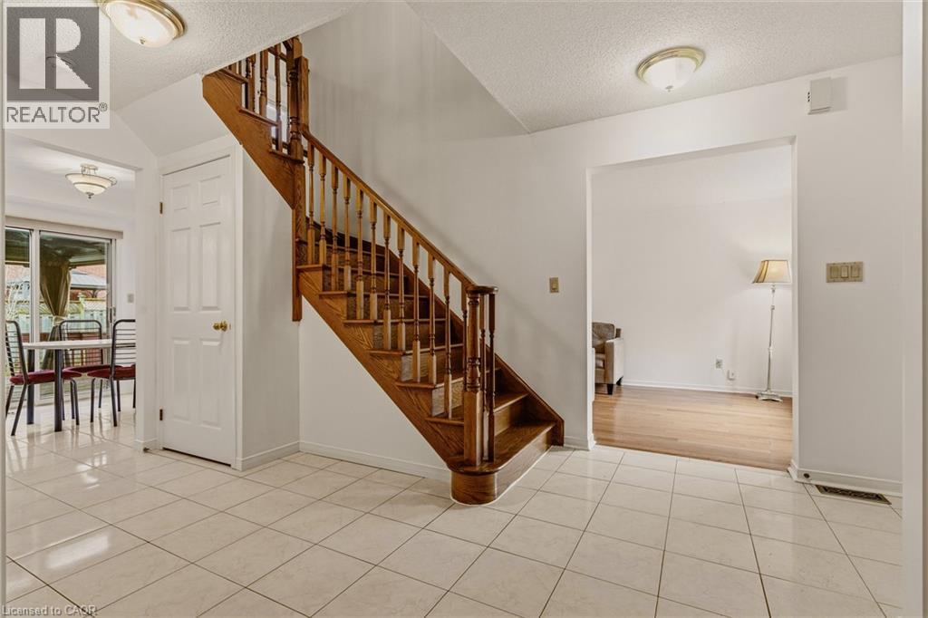90 Lynnette Drive, Hamilton, ON - Indoor Photo Showing Other Room