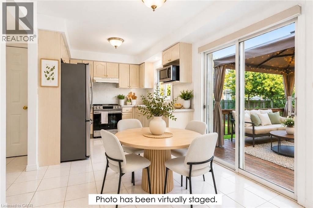 90 Lynnette Drive, Hamilton, ON - Indoor Photo Showing Dining Room