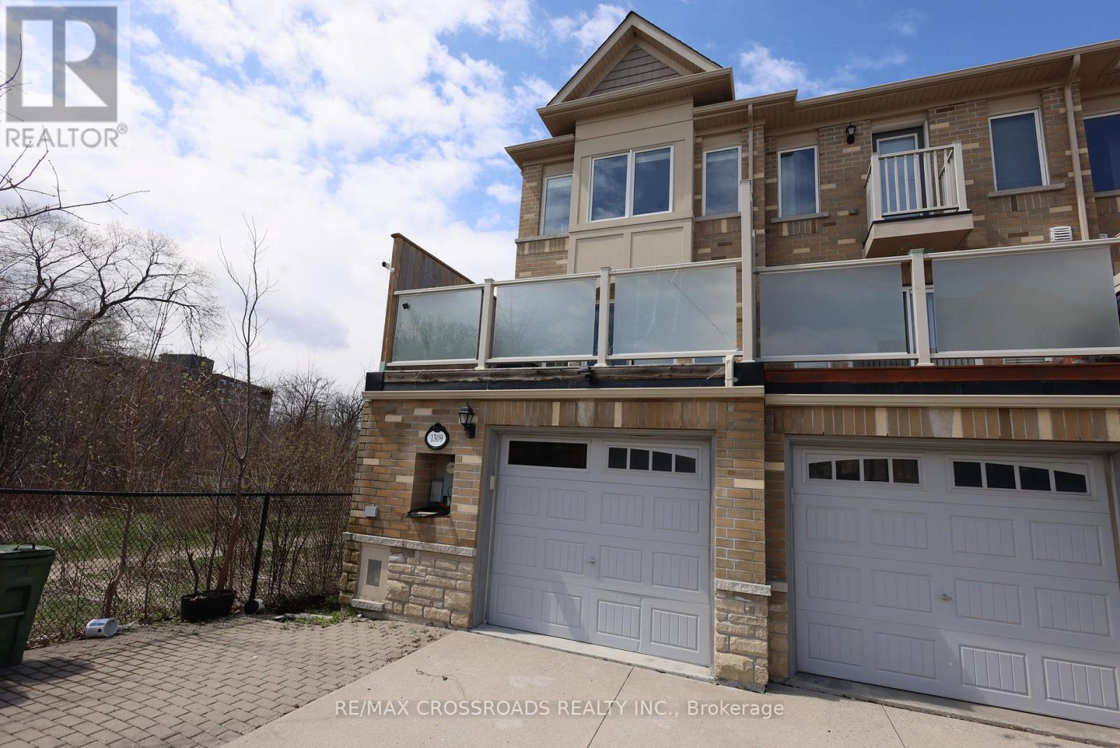 1309 Danforth Road, Toronto, ON - Outdoor