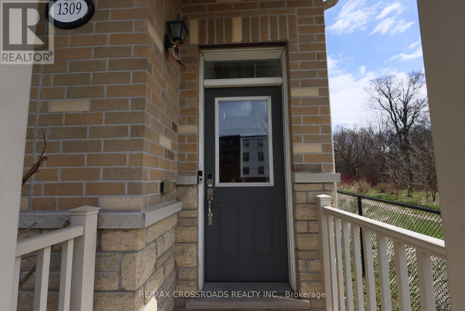 1309 Danforth Road, Toronto, ON - Outdoor