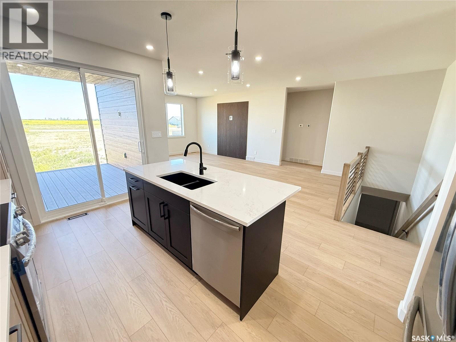 161 Delaet Drive, Weyburn, SK - Indoor Photo Showing Kitchen With Double Sink With Upgraded Kitchen