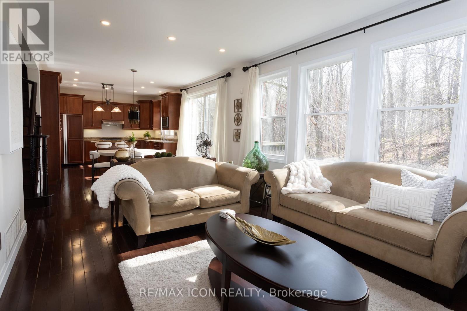 103 Glazebrook Crescent, Cambridge, ON - Indoor Photo Showing Living Room
