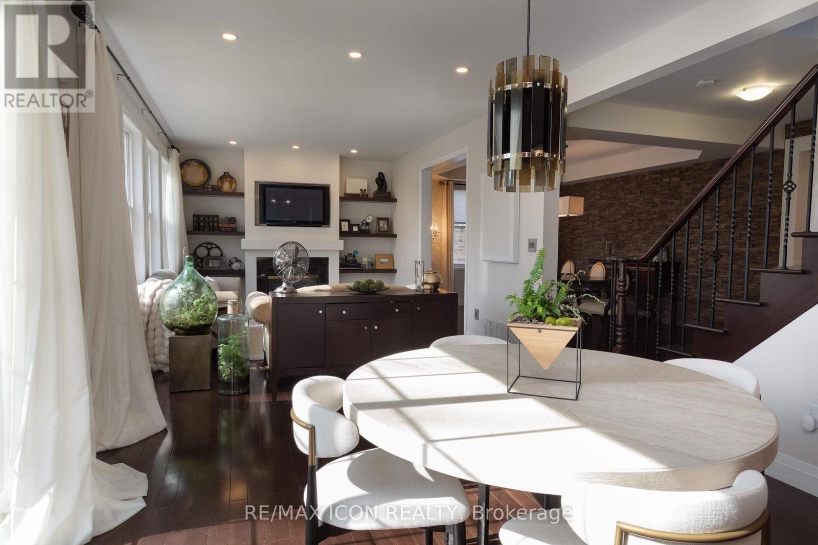 103 Glazebrook Crescent, Cambridge, ON - Indoor Photo Showing Dining Room