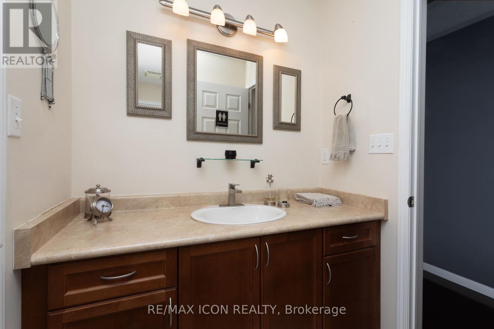 103 Glazebrook Crescent, Cambridge, ON - Indoor Photo Showing Bathroom