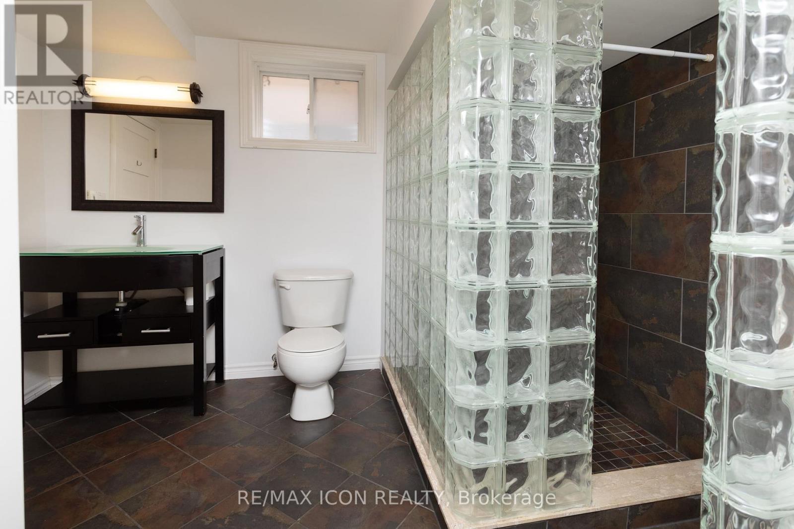 103 Glazebrook Crescent, Cambridge, ON - Indoor Photo Showing Bathroom