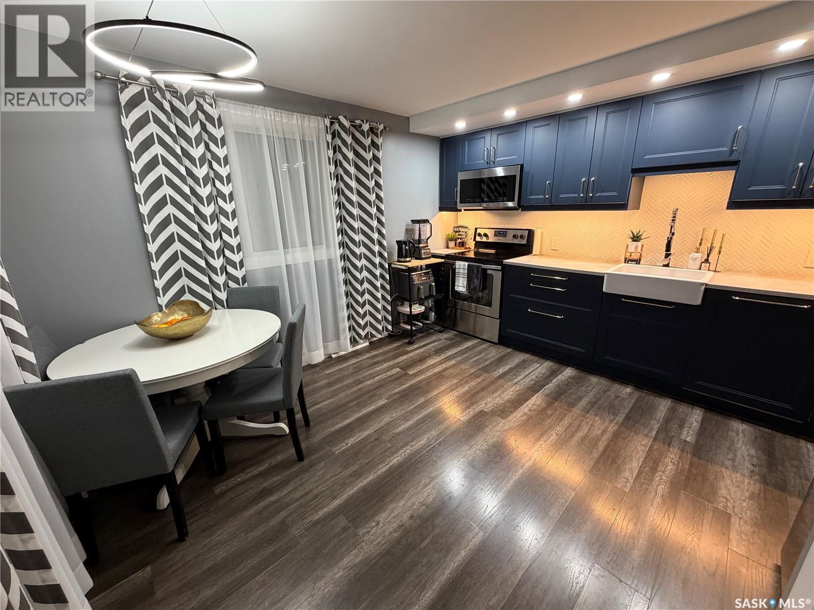 1128 Sidney Street E, Swift Current, SK - Indoor