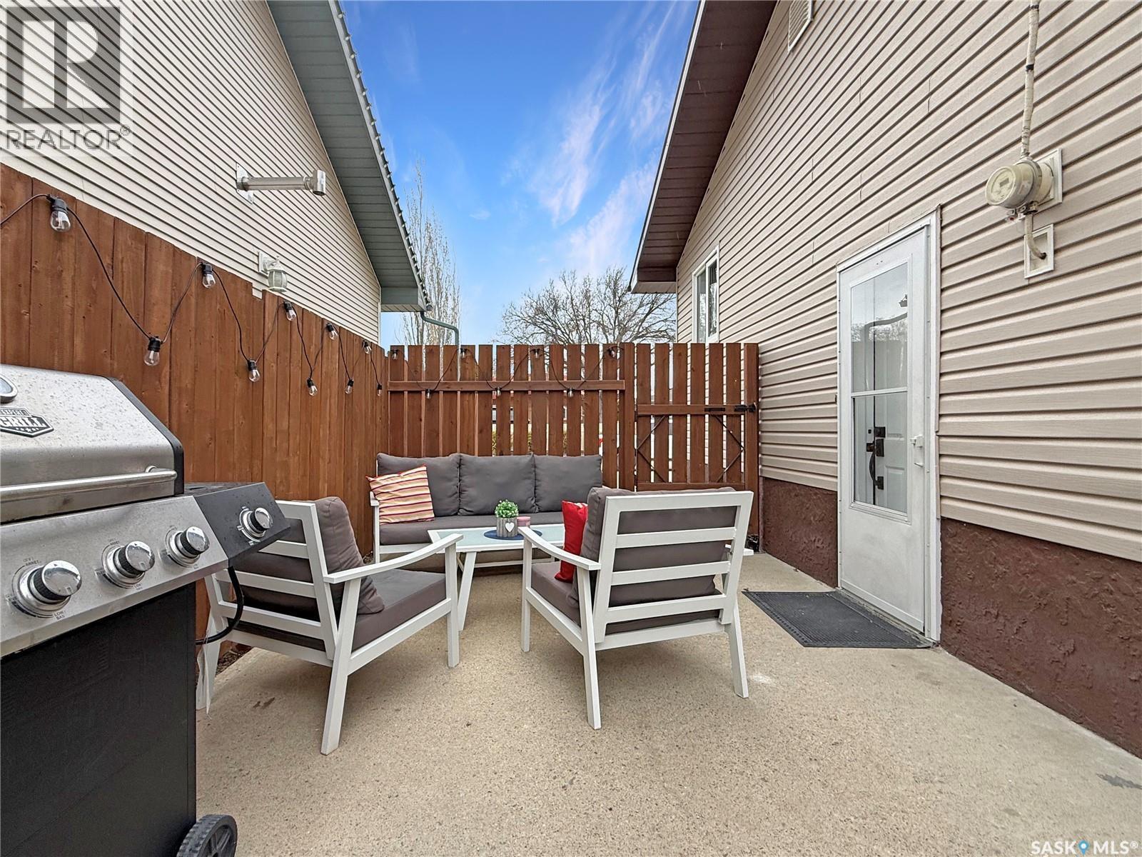 1128 Sidney Street E, Swift Current, SK - Outdoor With Exterior