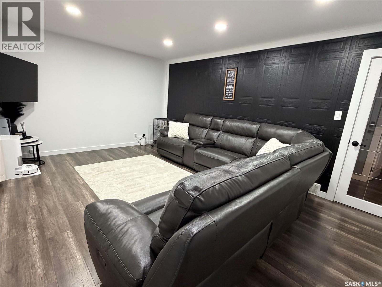 1128 Sidney Street E, Swift Current, SK - Indoor