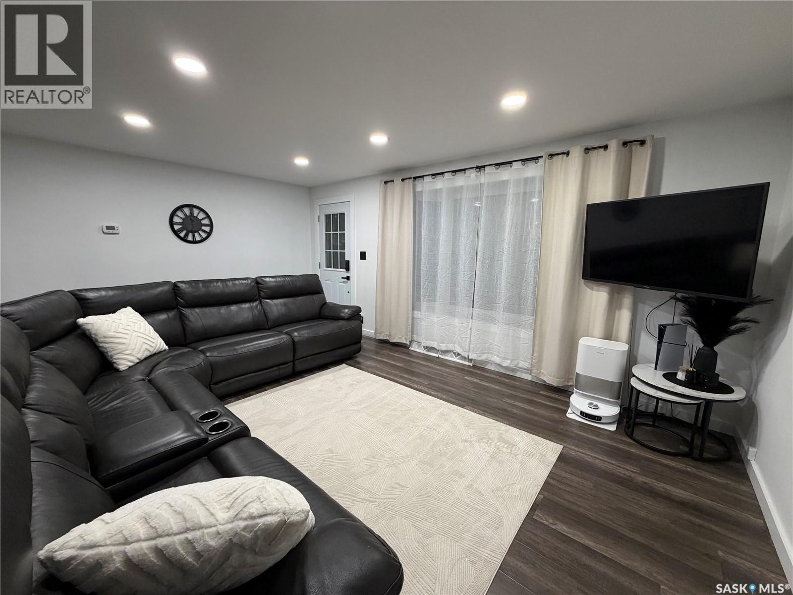 1128 Sidney Street E, Swift Current, SK - Indoor