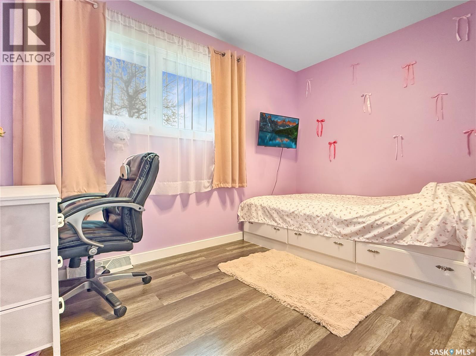1128 Sidney Street E, Swift Current, SK - Indoor Photo Showing Bedroom