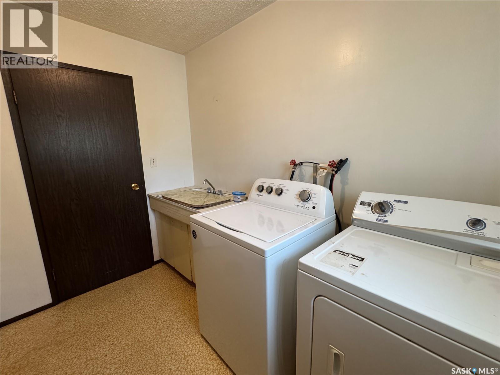 202 4Th Avenue, Landis, SK - Indoor Photo Showing Laundry Room