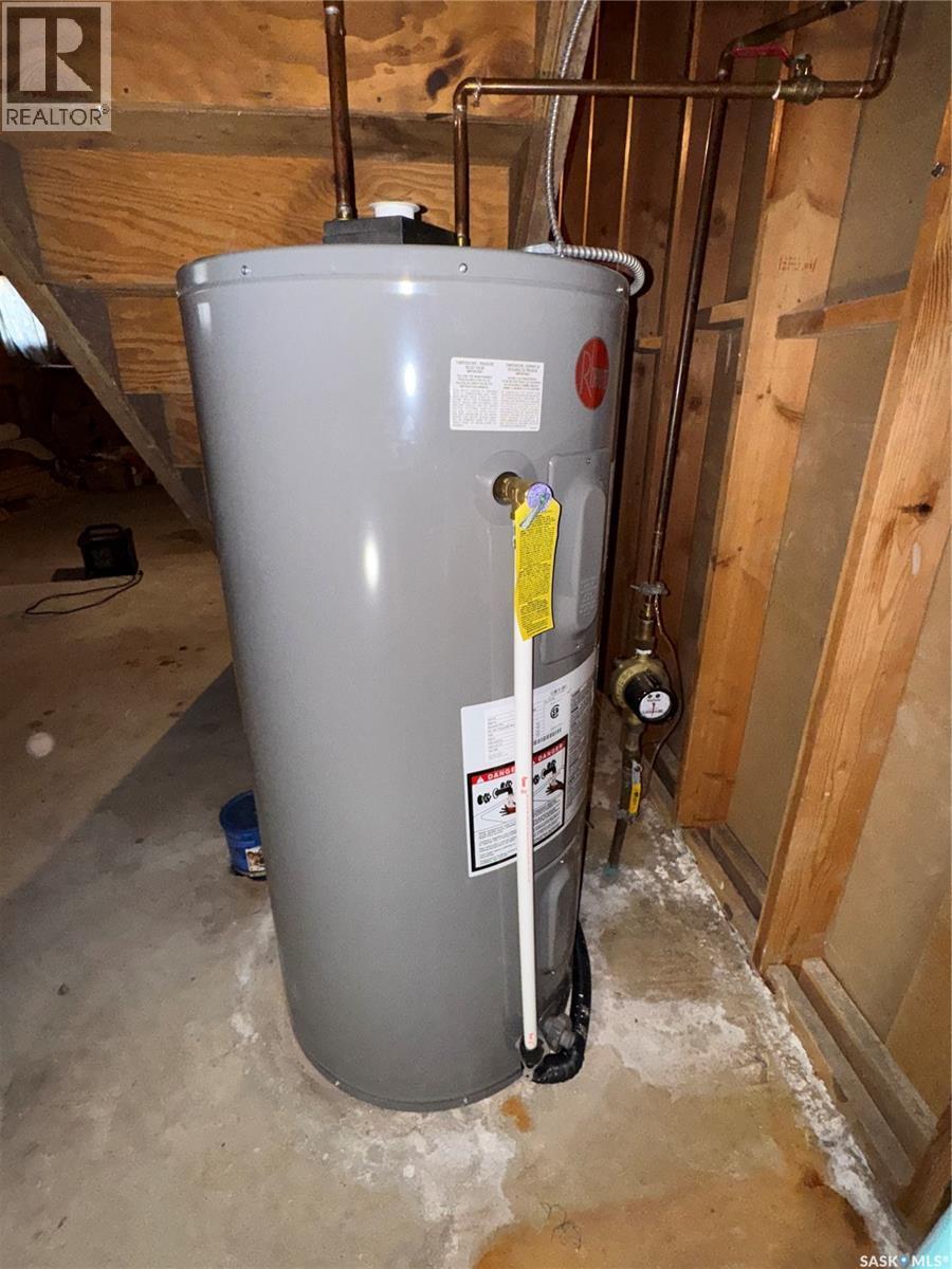 202 4Th Avenue, Landis, SK - Indoor Photo Showing Basement