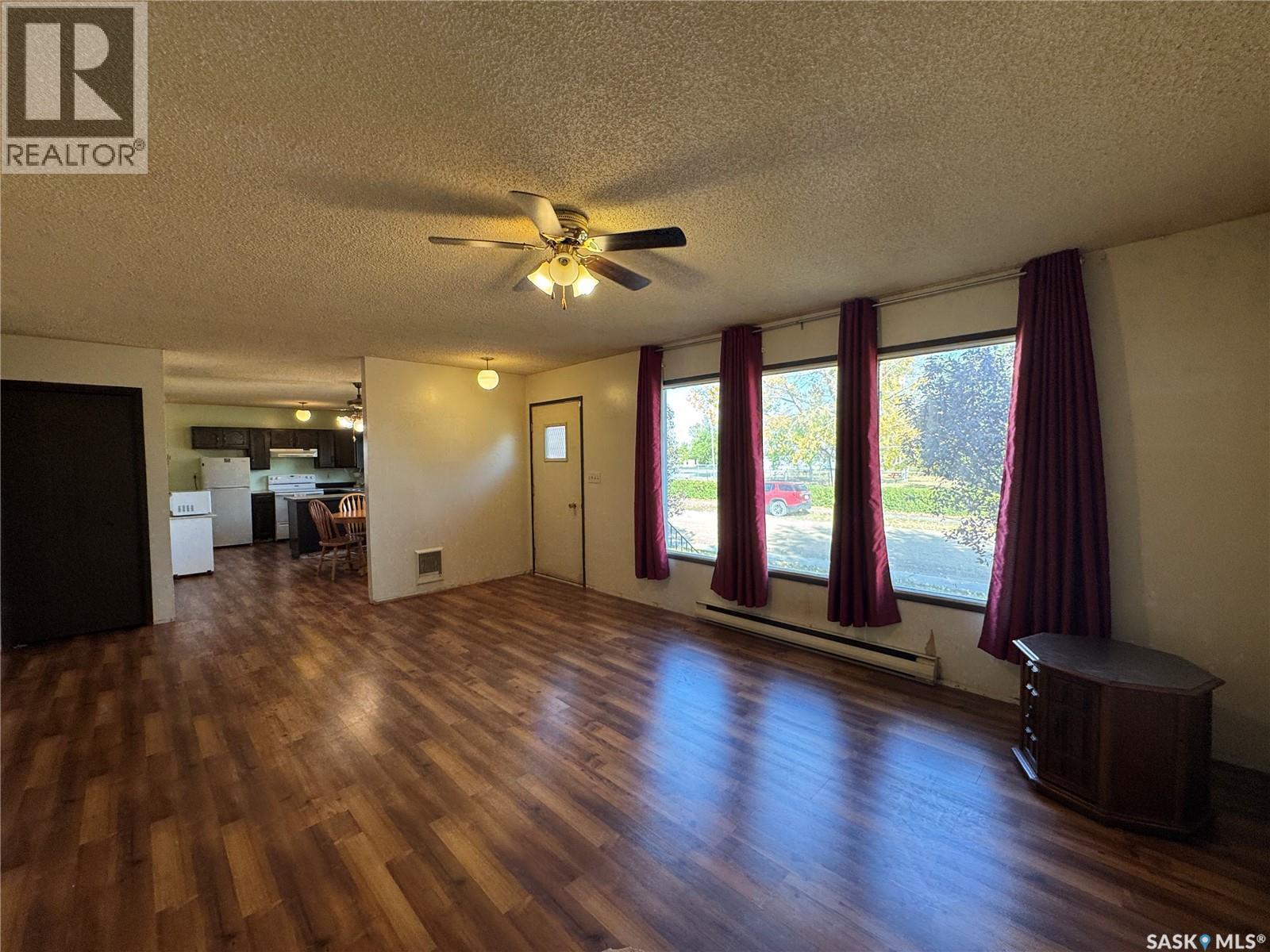 202 4Th Avenue, Landis, SK - Indoor Photo Showing Other Room