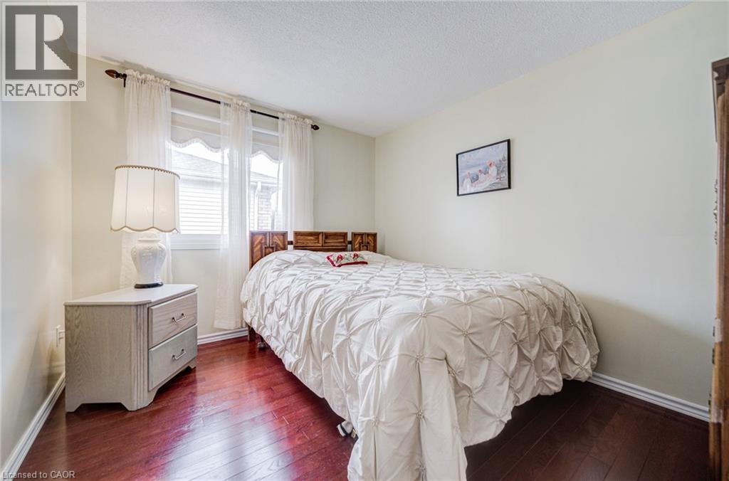 207 Stoke Drive, Kitchener, ON - Indoor Photo Showing Bedroom