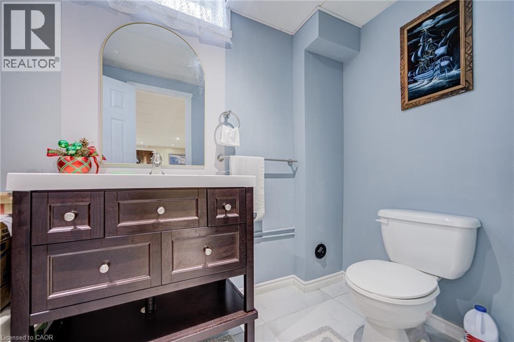 207 Stoke Drive, Kitchener, ON - Indoor Photo Showing Bathroom