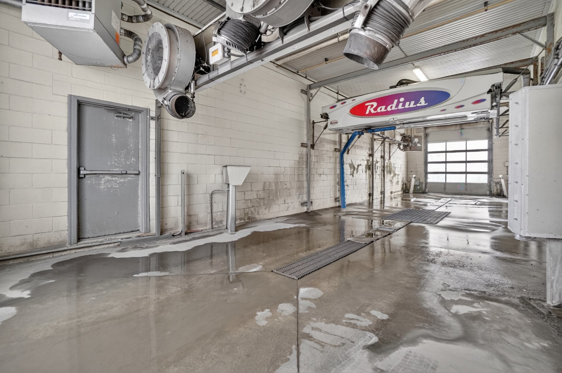Commerce - 650 - 652 Rue De La Visitation, Saint-Charles-Borromée, QC - Indoor Photo Showing Other Room