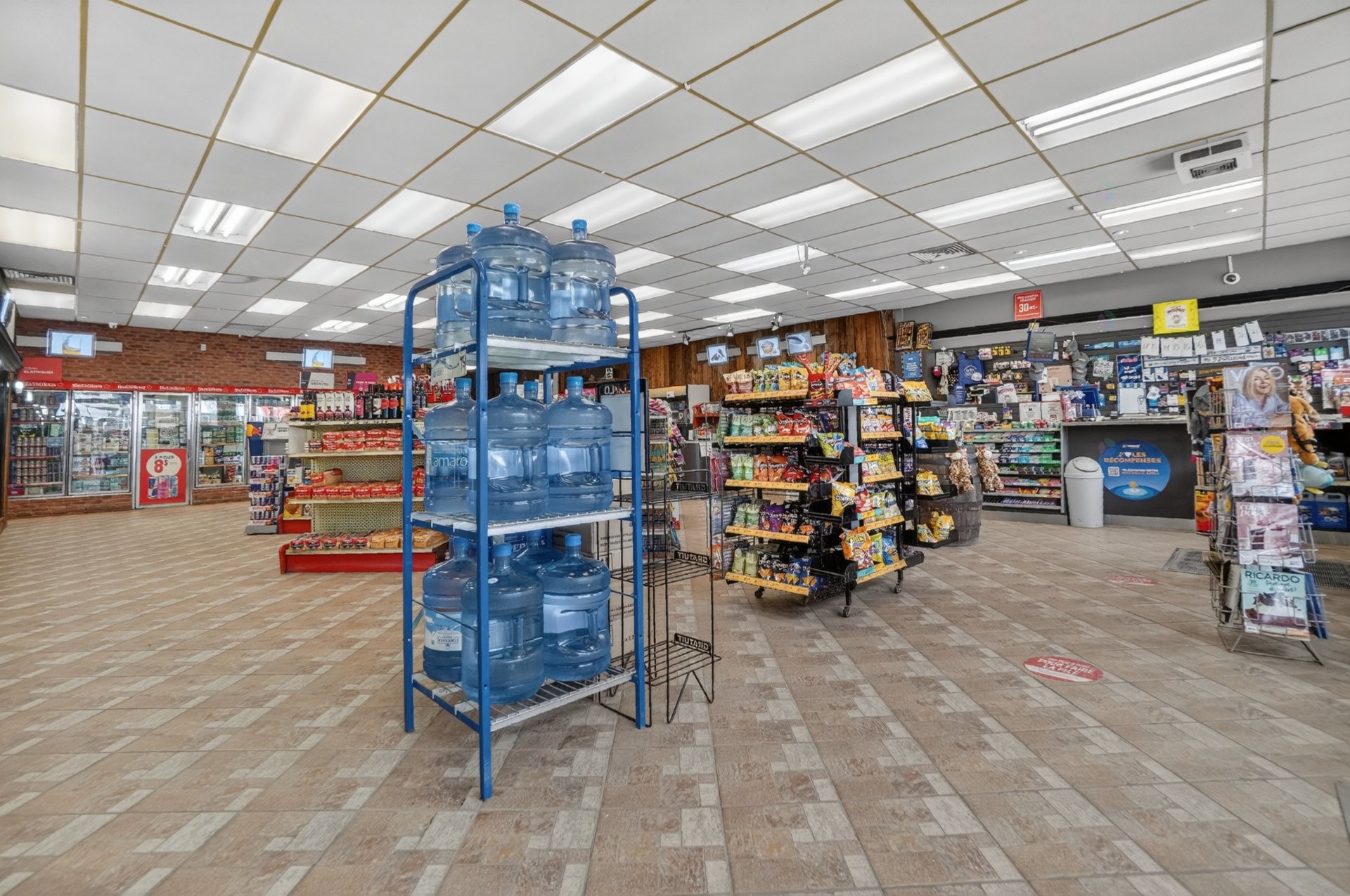Commerce - 650 - 652 Rue De La Visitation, Saint-Charles-Borromée, QC - Indoor Photo Showing Other Room