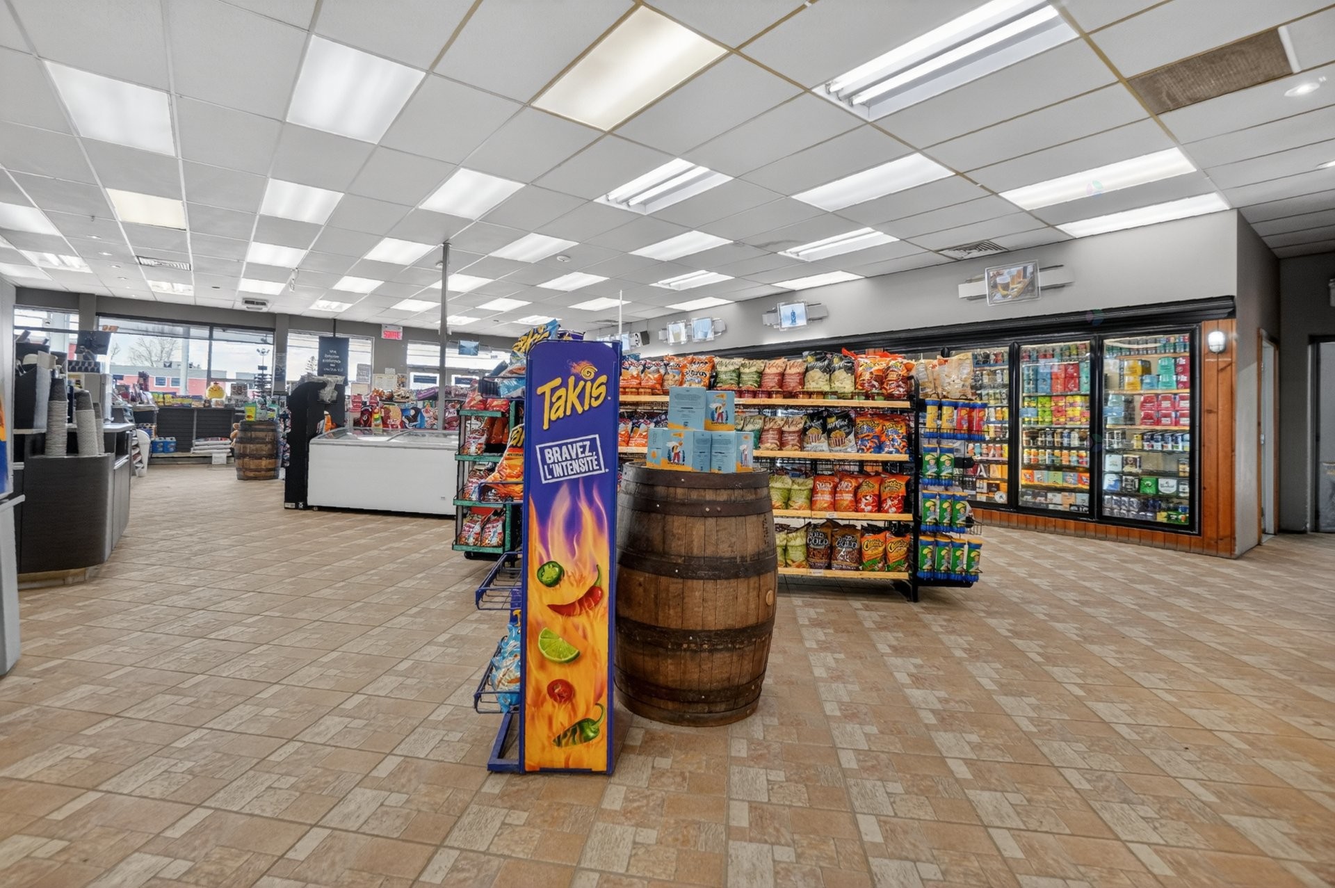 Commerce - 650 - 652 Rue De La Visitation, Saint-Charles-Borromée, QC - Indoor Photo Showing Other Room